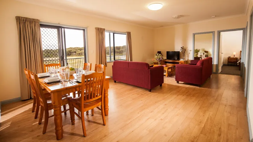 Nutkin lodge - Image 1