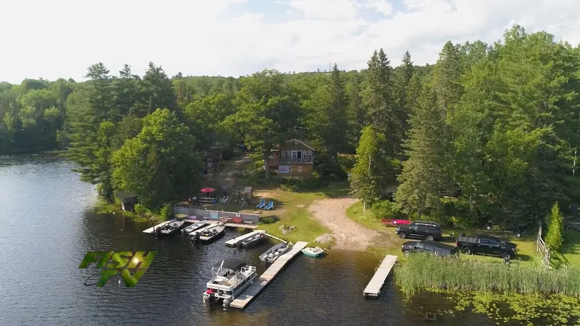 Longmuir's Hidden Cove Cottage Resort - Image 1