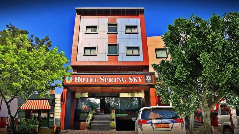 Spring Sky Mughalsarai By ShriGo Hotels - Image 1