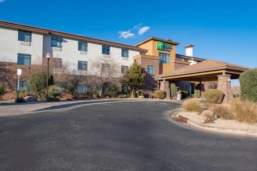 Holiday Inn Express & Suites St George North - Zion - Image 1