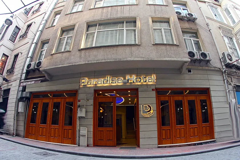 Paradise Hotel - Image 1
