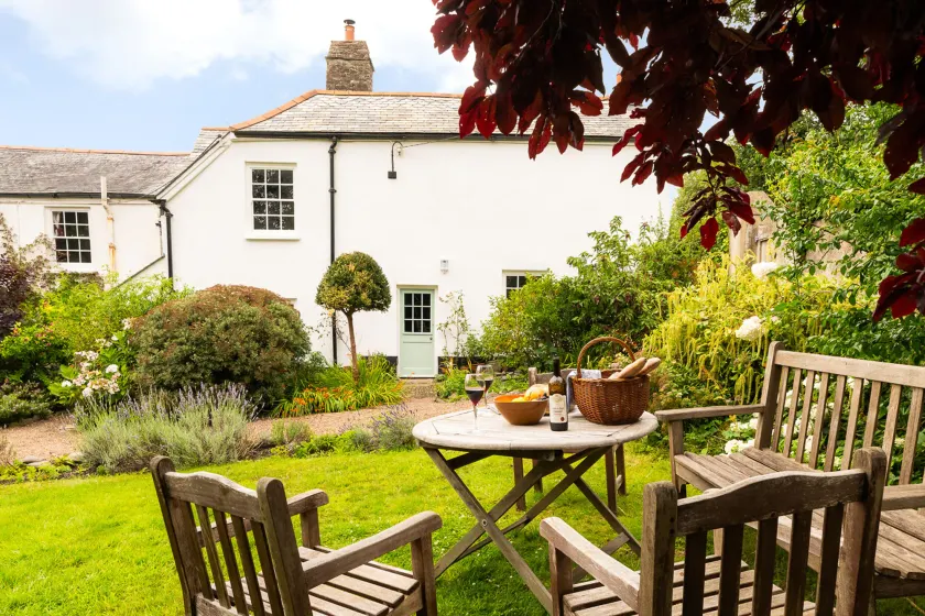 Blackbird Cottage Near Appledore - Image 1