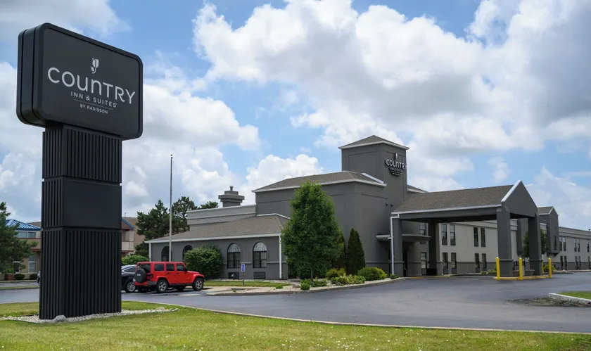 Country Inn & Suites by Radisson, Greenfield, IN - Image 1
