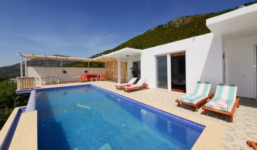 Villa Prize - Image 1