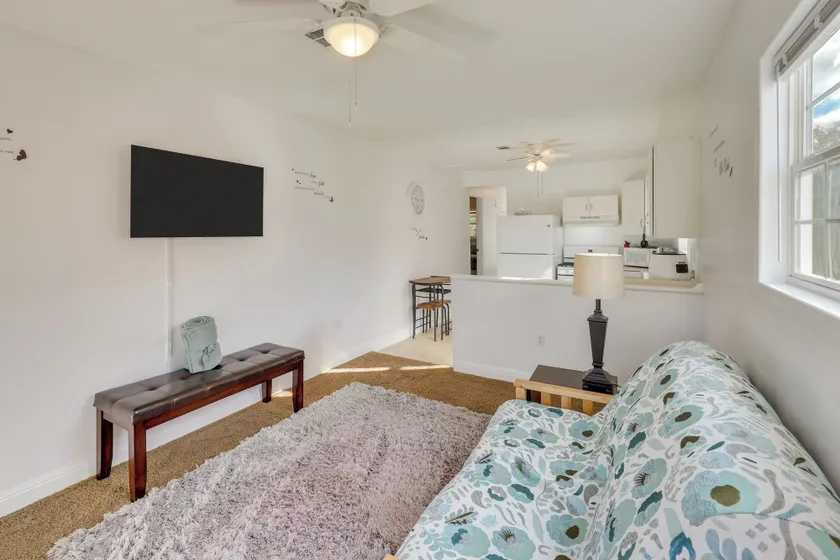 14 Mi to Montgomery: Quaint Couple's Apartment - Image 1