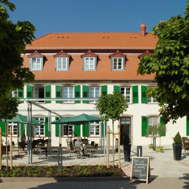 Schlosshotel Bergzaberner Hof - Image 1