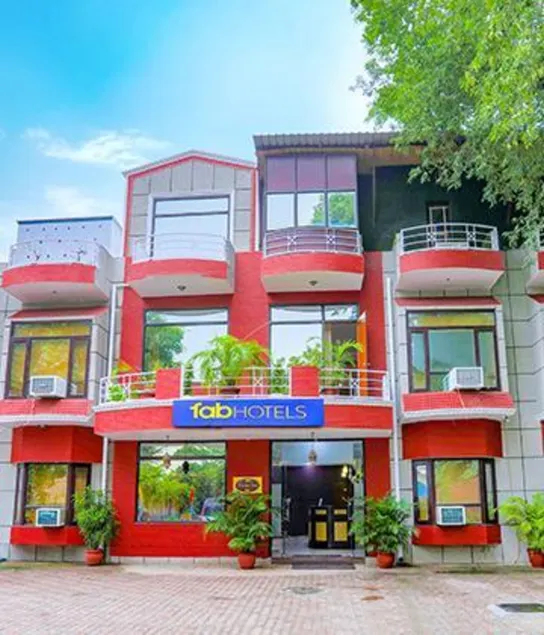 Fabhotel Traika Inn - Image 1