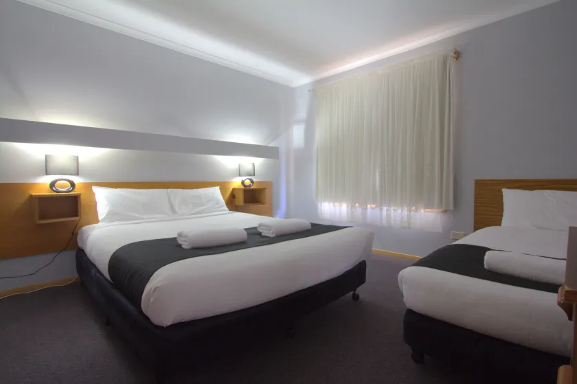 Blue Whale Motor Inn & Apartments - Image 1