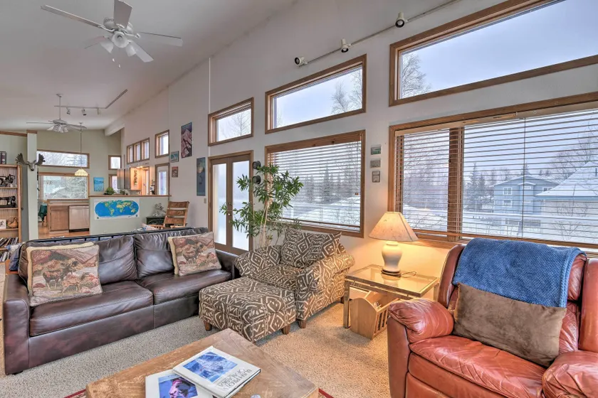 Spacious Family Home w/ Deck + Million-dollar View - Interiør