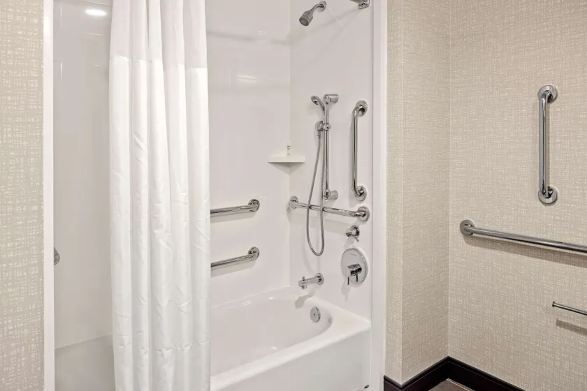Hampton Inn & Suites Cincinnati West - Image 1