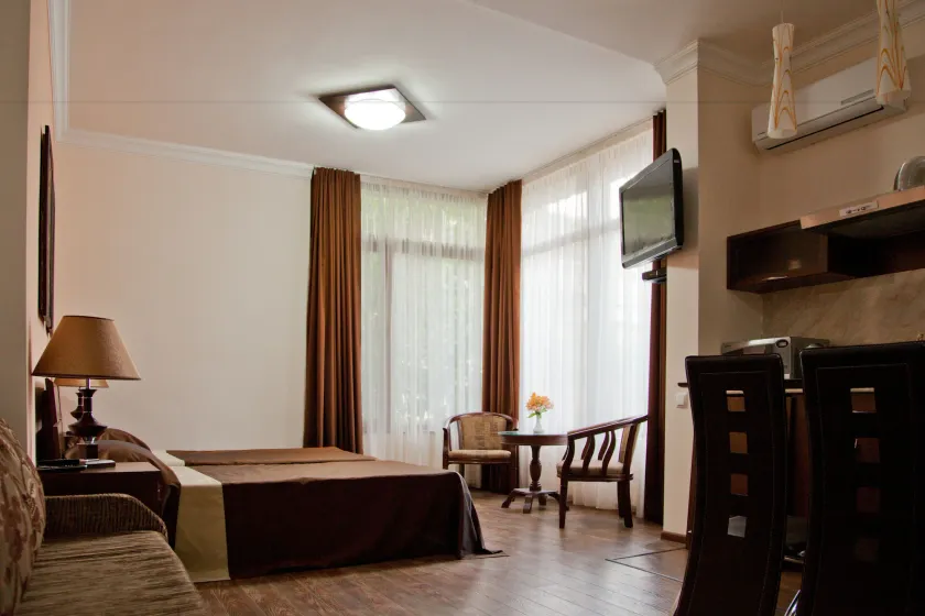 Hin Yerevantsi Hotel - Image 1