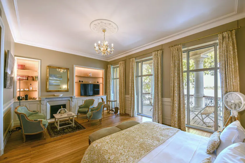 Château Grattequina Hôtel - Image 1