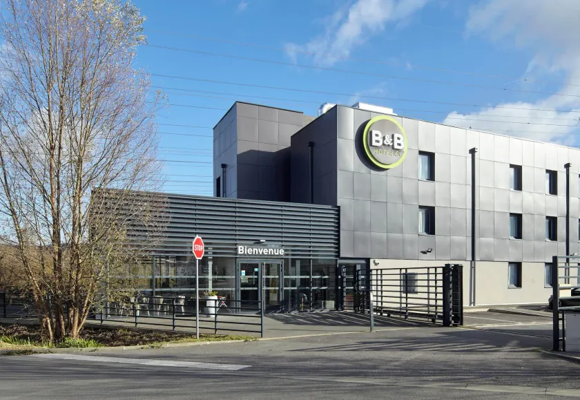 B&B HOTEL Igny Palaiseau - Image 1