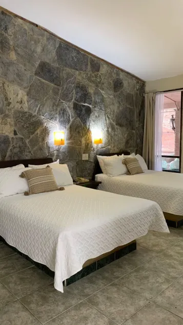 Hotel El Rancho - Image 1