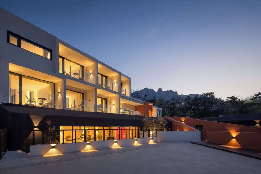 Moya Resort Hotel-Near Laoshan Scenic Area,Free Private Beachcombing, Free DIY Experience, 3 Free Photographers' Photos, Paid provision Featured Seafood - Image 1