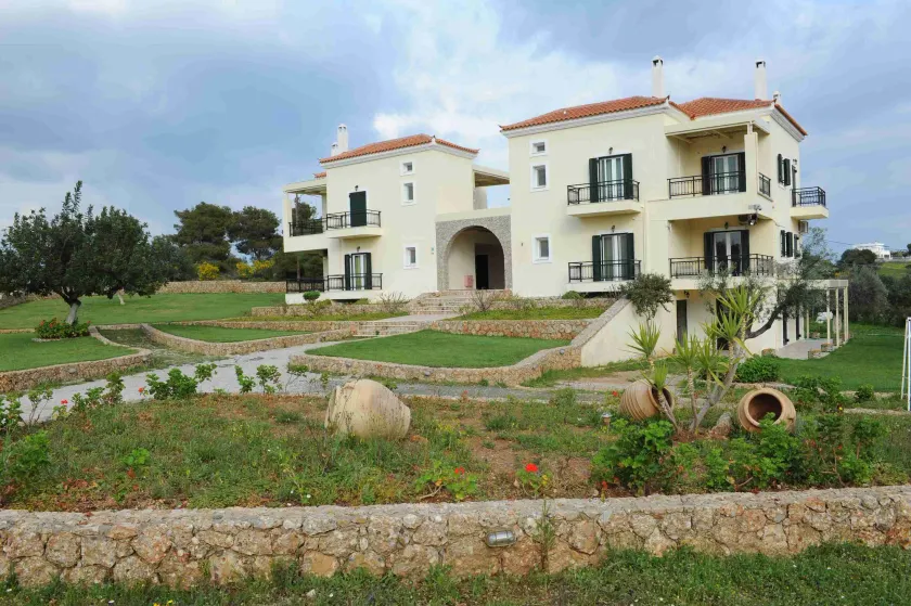 Long View Apartments - Image 1