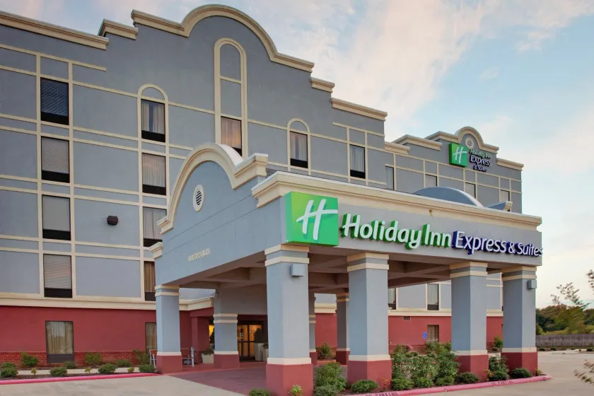 Holiday Inn Express Hotel & Suites Greenwood By IHG - Image 1