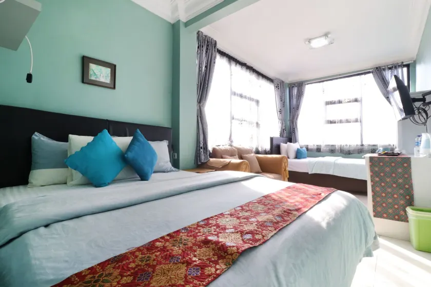 Lembur Incu Syariah Villa & Resto - Image 1