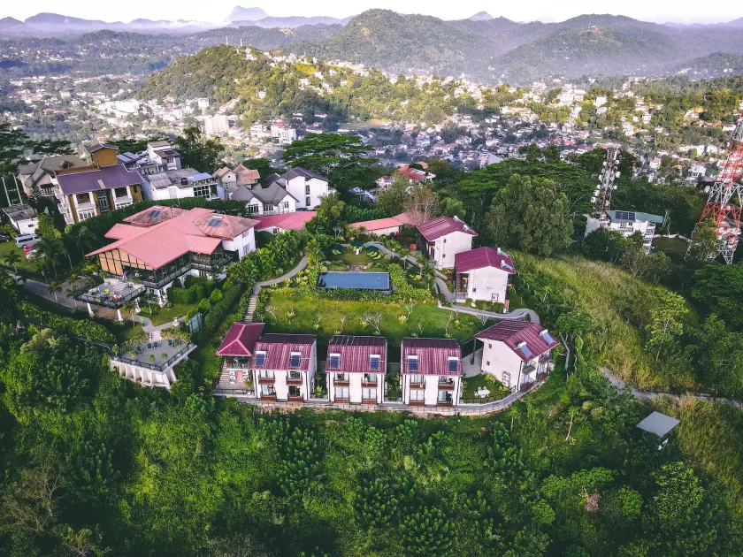 Fox Kandy by Fox Resorts - Luxury in the Mist - Image 1