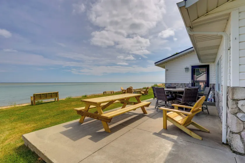 Waterfront Lake Huron Getaway w/ Private Beach - Image 1
