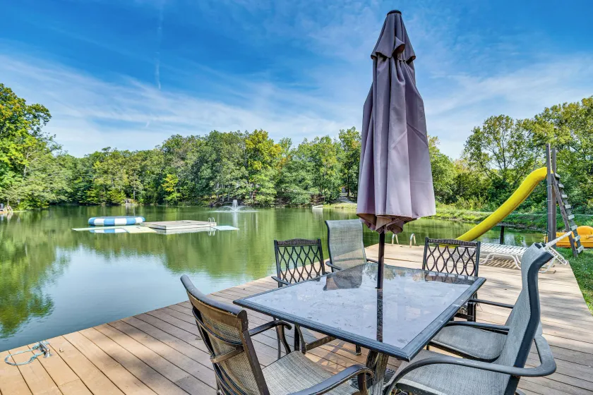 Lake Escape w/ Hot Tub & Docks in Hope! - Image 1