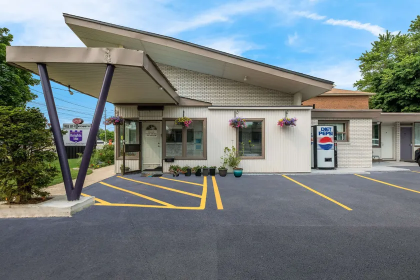 Knights Inn Burlington - Image 1