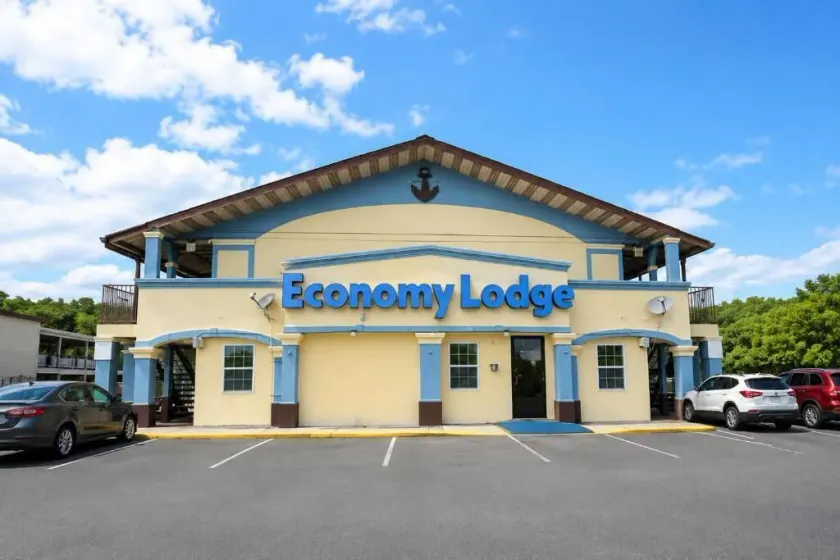 Economy Lodge by Hotel O Texas City - Image 1