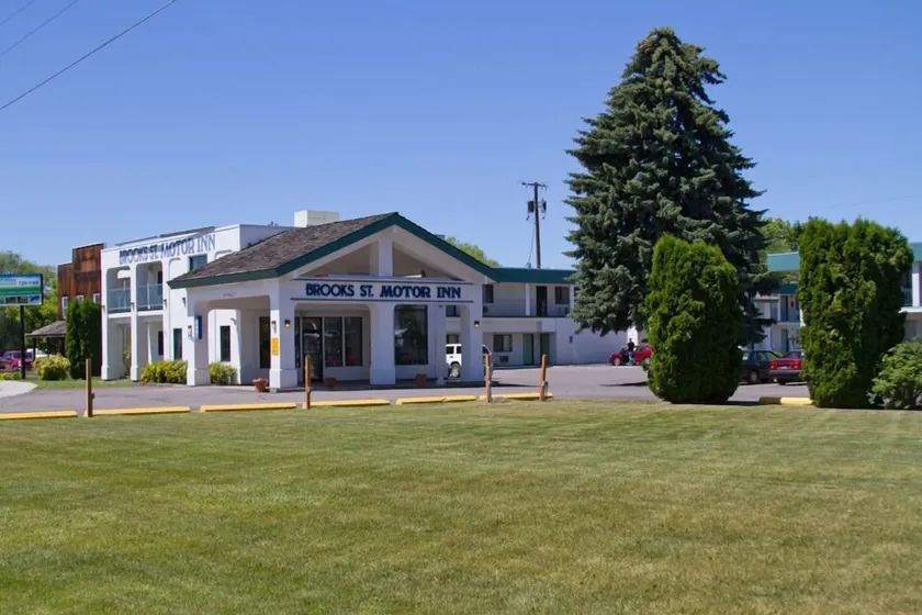 Brooks St. Motor Inn - Image 1