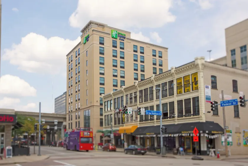Holiday Inn Express & Suites Pittsburgh North Shore by IHG - Image 1