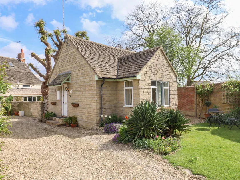 Straw Cottage - Image 1