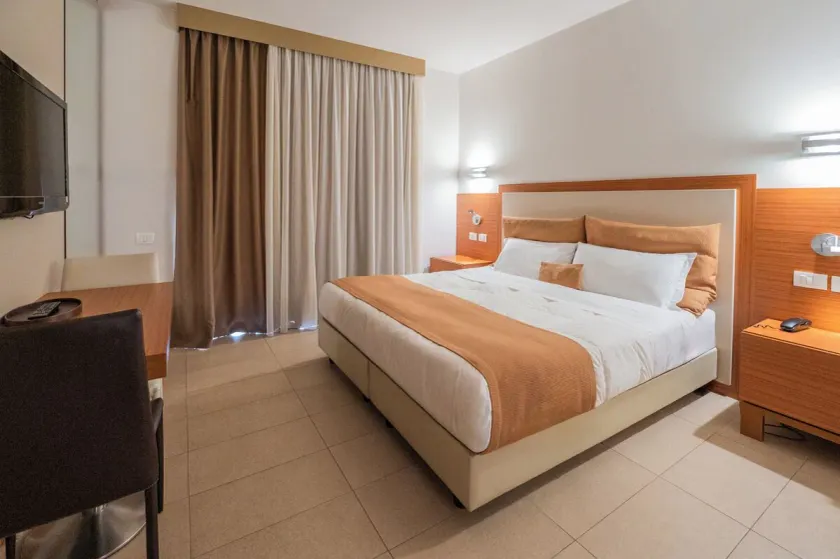 Main Palace Hotel - Image 1