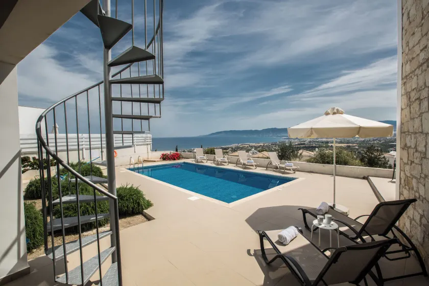 Villa Abbie, Panoramic Sea Views - Image 1