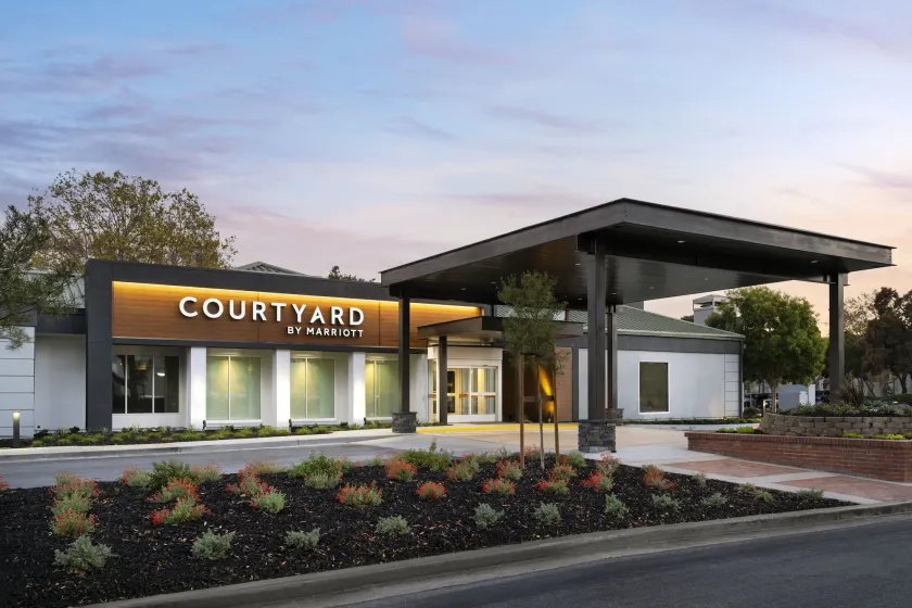 Courtyard by Marriott San Mateo Foster City - Image 1