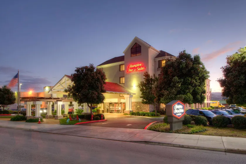 Hampton Inn & Suites San Francisco-Burlingame-Airport South - Image 1