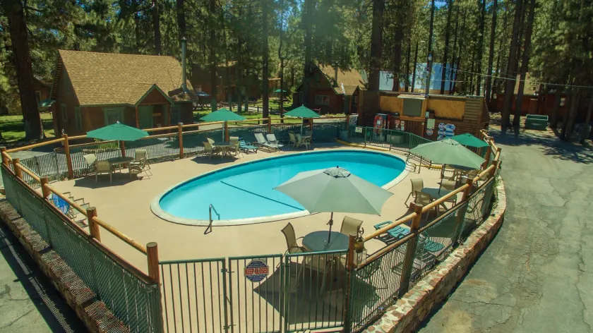 Golden Bear Cottages - Image 1