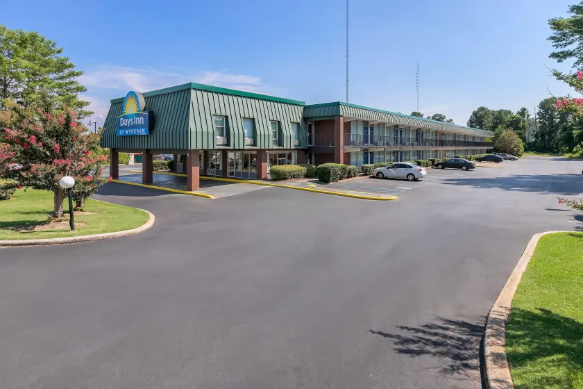 Days Inn by Wyndham Seneca-Clemson - Image 1