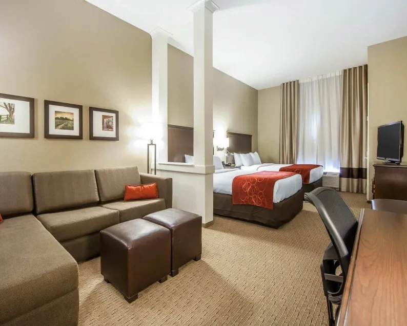 Comfort Suites Marietta-Parkersburg - Image 1