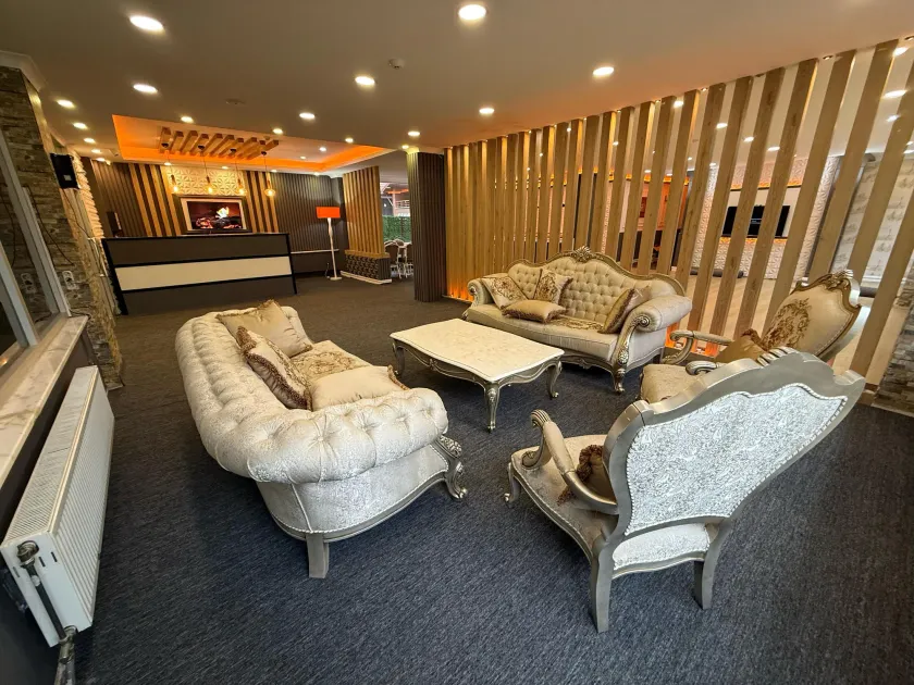 Valoria Hotel - Image 1