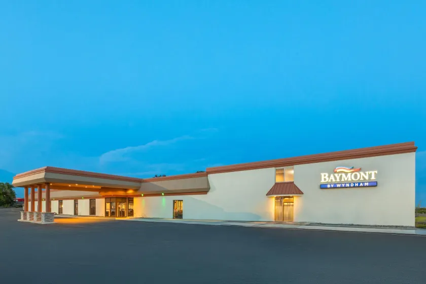 Baymont by Wyndham Jamestown Conference Center & Water Park - Image 1
