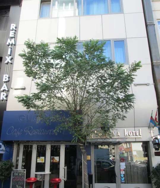 Glorina Hotel - Image 1
