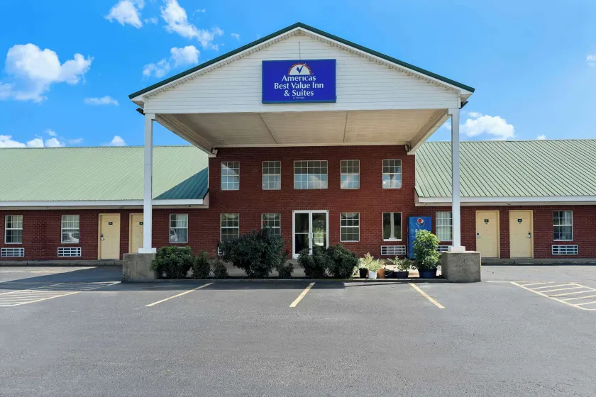 Americas Best Value Inn & Suites Mt. Pleasant - Image 1