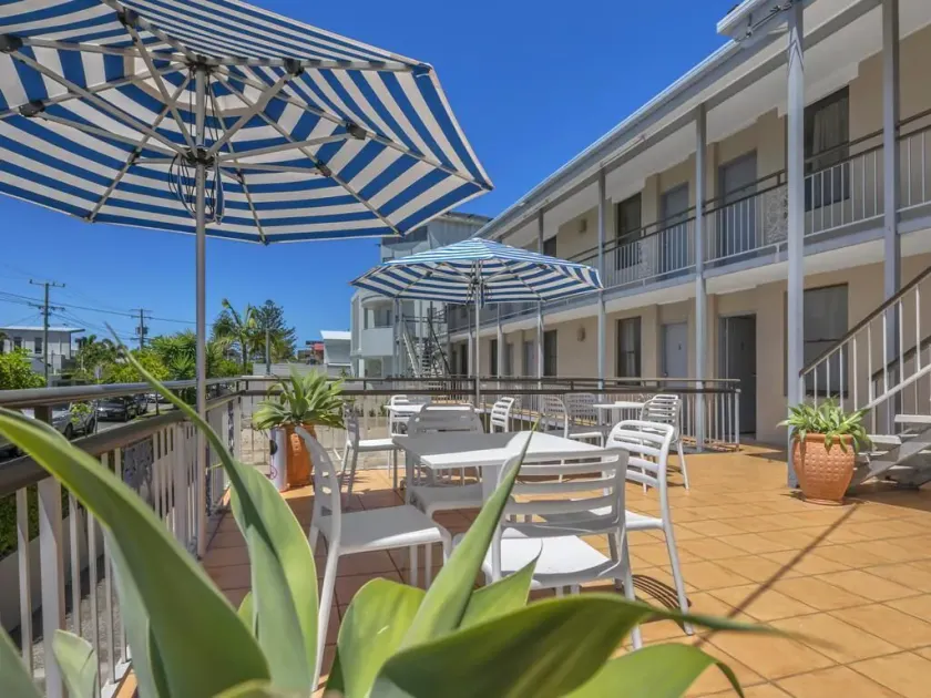 Camden Motor Inn - Image 1