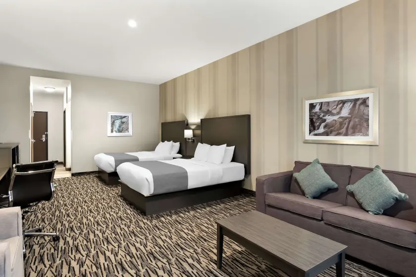 Best Western Sawtooth Inn and Suites - Image 1