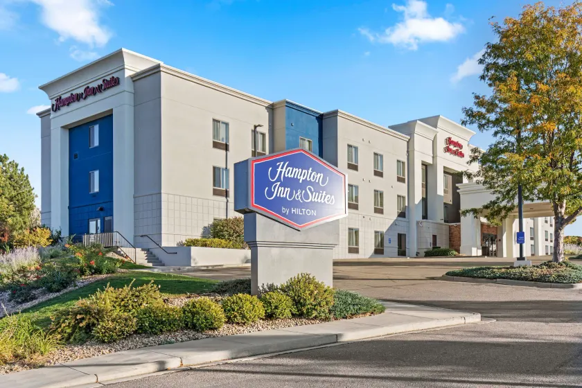 Hampton Inn & Suites Greeley - Image 1
