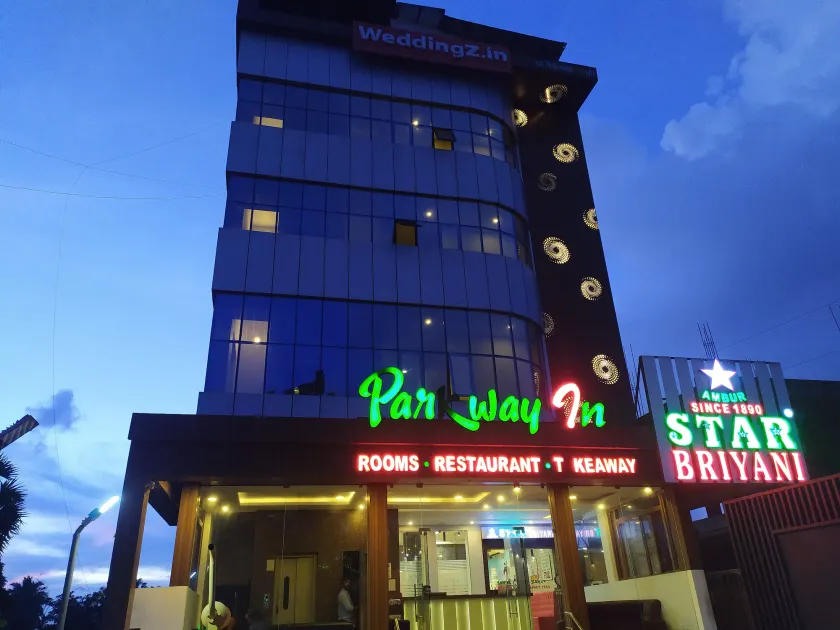 Hotel ParkwayInn - Image 1