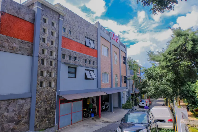 Hotel O 32 Guest House - Image 1