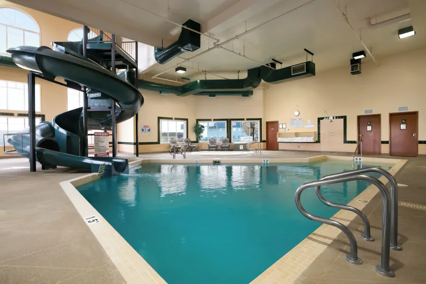 Super 8 by Wyndham Fort Nelson BC - Image 1