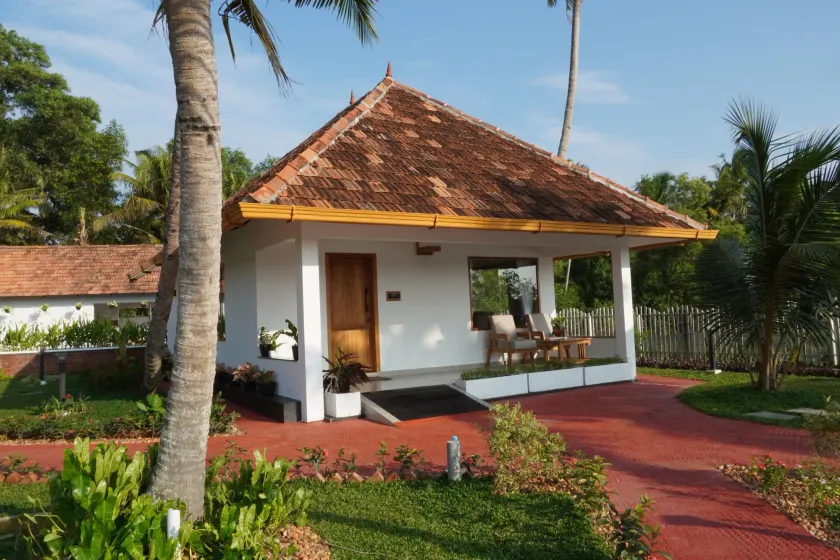 Lakefront Villa with Bathtub & Backwater Views Varkala - Image 1