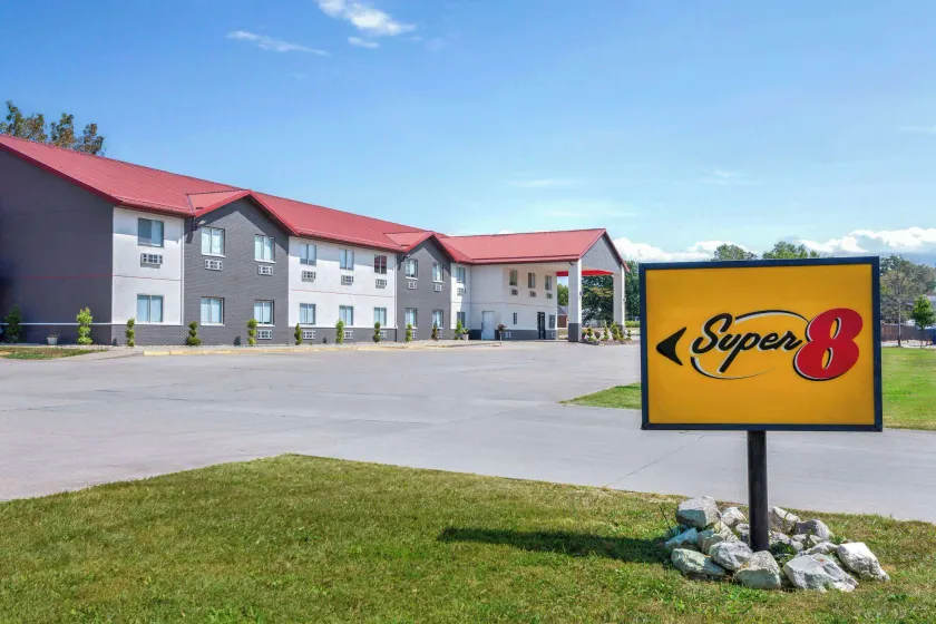 Super 8 by Wyndham Olney - Image 1