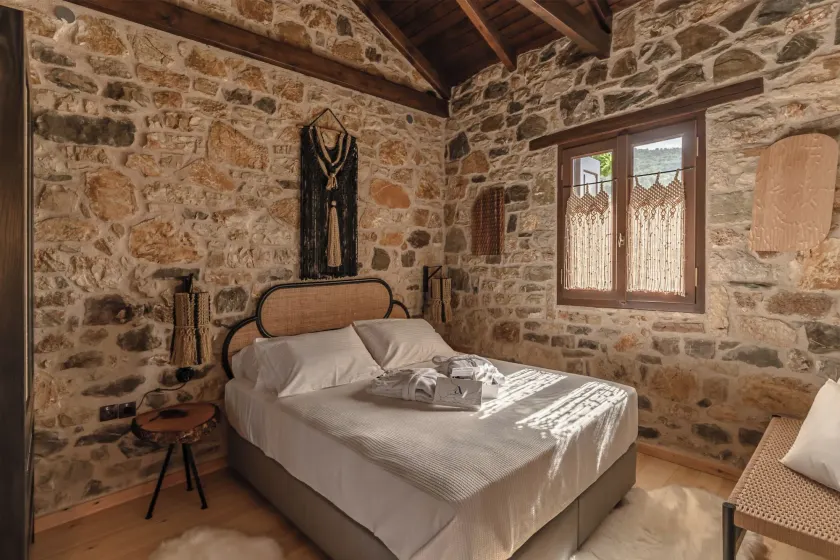 La Villa de Madeleine - Stone Villa with outdoor hot tub in Arcadia, Peloponnese - Room